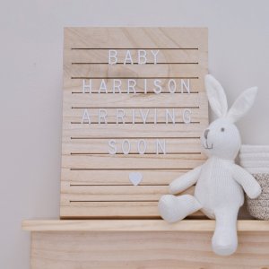 Bokstavstavla - Trä - Hello Baby