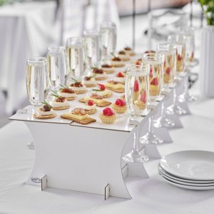Snacksbord med drinkhållare - Contemporary Wedding